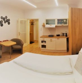 NearBy Hotel
