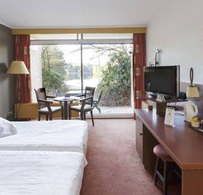 NearBy Hotel