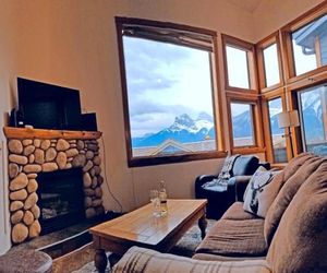 Downtown Loft, Mountain Views, Fireplace, Couples Retreat, Walkers Paradise Canmore Canada