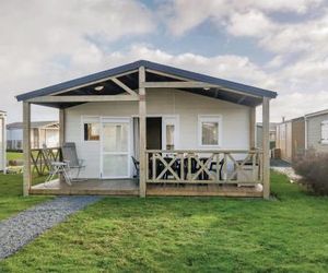 Three-Bedroom Holiday Home in Grandcamp Maisy Grandcamp France