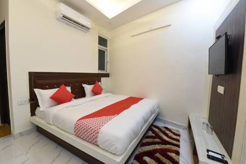 OYO 19134 The Signature Hotel