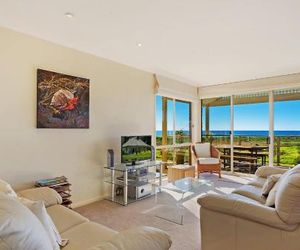 Beach Breakers Apartment - Stunning Views Kianga Australia