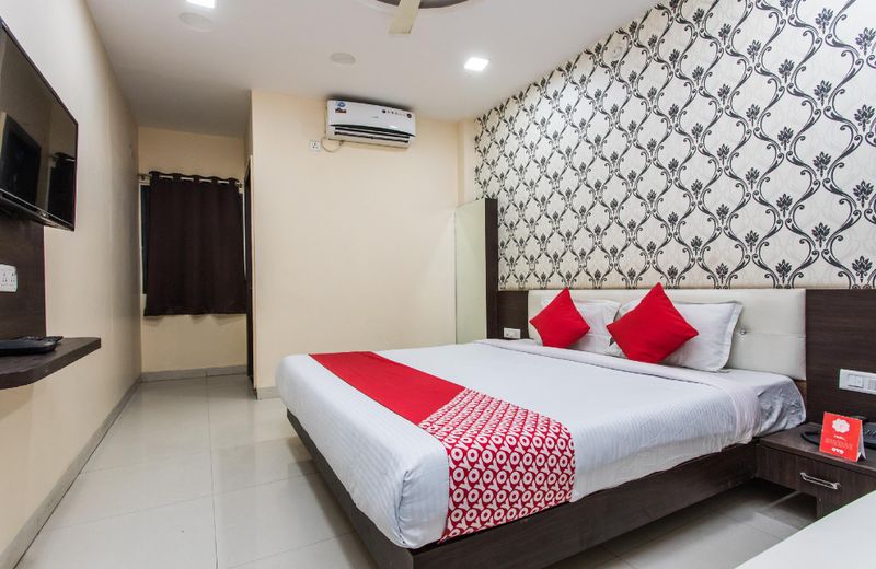 OYO 15676 Hotel Aaradhy