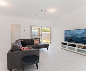 5 Bent Street - huge house with Foxtel & Aircon Fingal Bay Australia