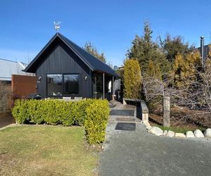 Black Beech House with Stunning Outdoor Bath Lake Tekapo New Zealand