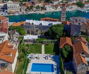 Puteus Palace Heritage Hotel Pucisca Croatia
