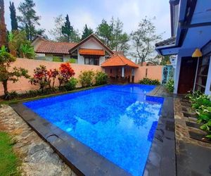 Villa batu malang swimming pool Batu Indonesia