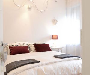 Art Family Apartment - City Center & Free Parking by RentAllComo Como Italy