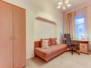 3 к. кв. возле Дворцовой площади (Мойка 28)