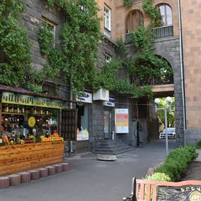 NearBy Hotel