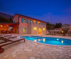 Three-Bedroom Holiday Home in Grizane Grizane Croatia