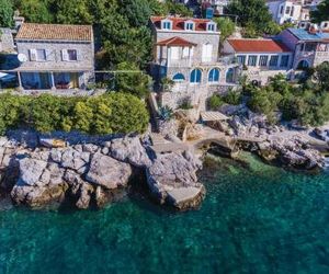 Two-Bedroom Holiday Home in Dubrovnik Lozica Croatia