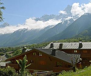 Spacious Apartment 2 Minutes from Ski Lift, Equipped for Babies Les Houches France