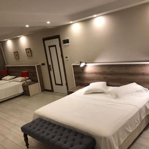 NearBy Hotel