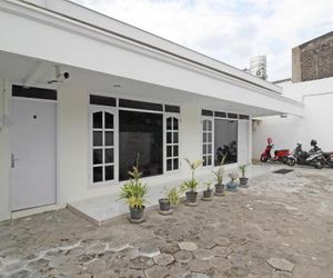 RedDoorz near Terminal Tirtonadi Solo Indonesia