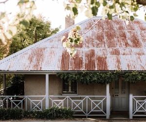 French Cottage 1854 with stunning Alfesco Garden Beechworth Australia