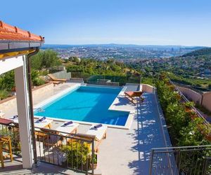 Luxury villa "BELLA VISTA"- heated pool, bbq, panoramic view near Split Klis Croatia