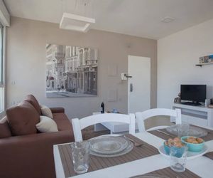 luxury apt for 4 on Ben Yehuda Tel Aviv Israel