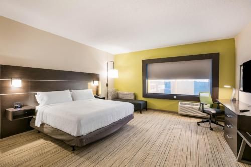 Holiday Inn Express & Suites – Jacksonville – Town Center, an IHG Hotel