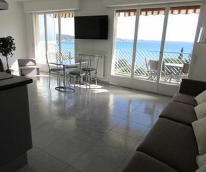 SEA VIEW 3 MINUTES WALK TO THE BEACH BRIGHT AND MODERN Bandol France