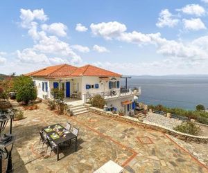 Three-Bedroom Holiday Home in Mantineia Messinia Kitries Greece