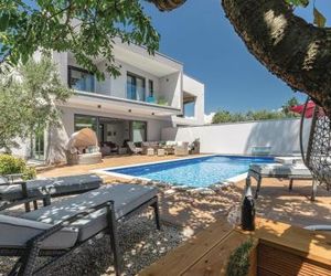 Four-Bedroom Holiday Home in Cervar Cervar-Porat Croatia