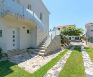 Family house with 2 apartments - Irma Medulin Croatia