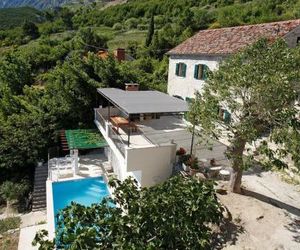 Family friendly house with a swimming pool Medici (Omis) - 16231 Mimice Croatia