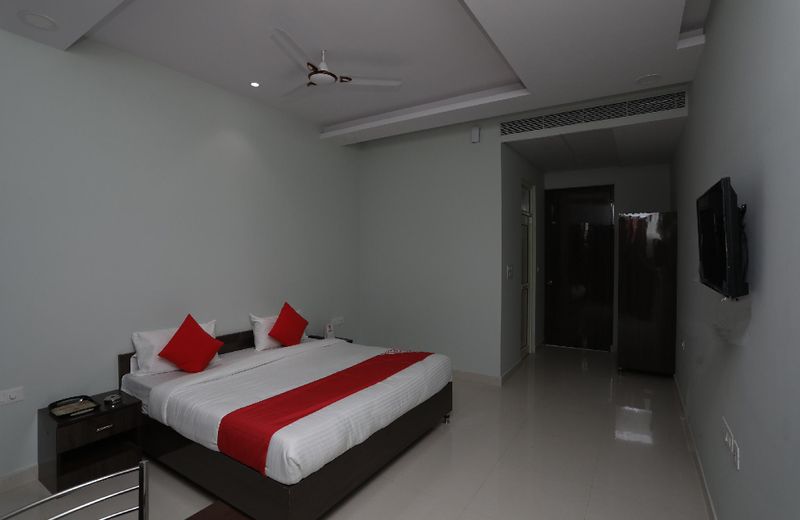 OYO 18314 Hotel Kailash Mansarovar And Banquet Hall