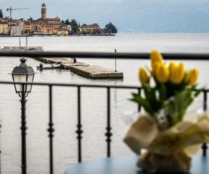 Casa Mari Fronte Lago Salo Italy