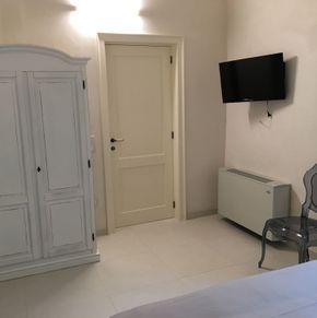 NearBy Hotel