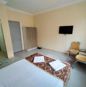 NearBy Hotel