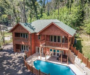 Smoky Mountain Splash, 6 Bedroom, Private Pool, WiFi, Pool Table, Sleeps 16 Gatlinburg United States