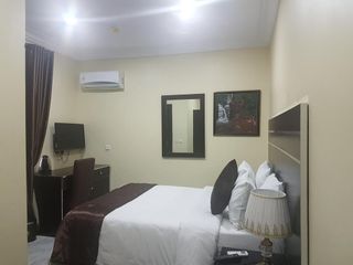 Hotel pic Brookville Hotel & Suites