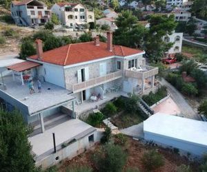 Private beach Apartment Viktor 2 Postira Croatia