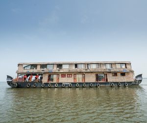 OYO 23482 Sht Symphony Premium Sharing Houseboat Alleppey India