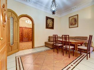 Huge VIP apartment 167sq.m. Three bathrooms.