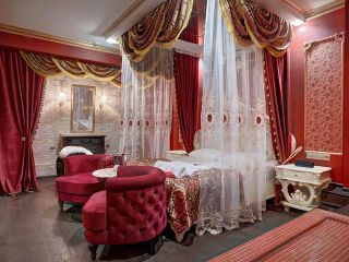 Red Room Hotel