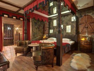 Red Room Hotel