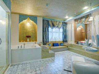 Red Room Hotel