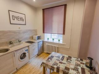 наб-реки-Мойки-32, самый центр СПб, метро "Невский проспект" или "Адмиралтейская", 200 метров до Казанского собора и Дворцовой площади, напротив "ДЛТ"