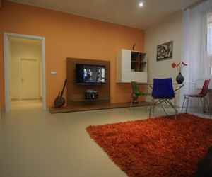 Modern apartment, close train station and port Civitavecchia Italy