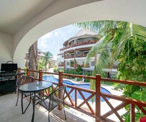 Quiet, Breezy Condo Near 5th Avenue and the Beach - Xaman 201 Playa Del Carmen Mexico