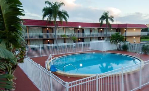 Photo of Express Inn & Suites - 5 Miles from St Petersburg Clearwater Airport