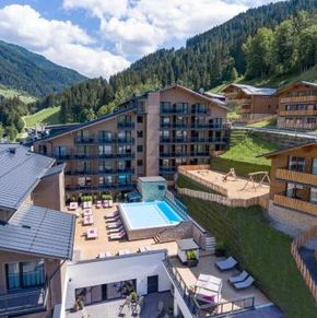 NearBy Hotel