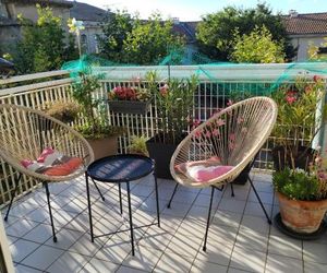 Charming Duplex with Terrace Historical City Center Arles France