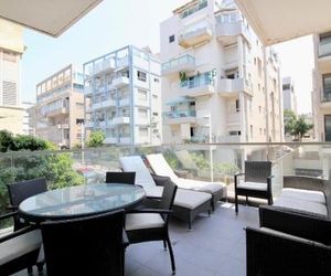 Frishman 9, by the beach - 3bedrooms with terrace Tel Aviv Israel