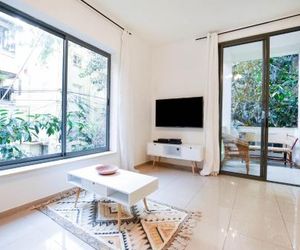 Smolanskin 10 - Sunny Charming-by Gordon Beach Tel Aviv Israel