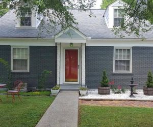 Stratford Ave apartment & yard 6 miles to downtown Nashville United States