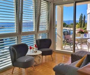 Apartment Lora Omis Croatia